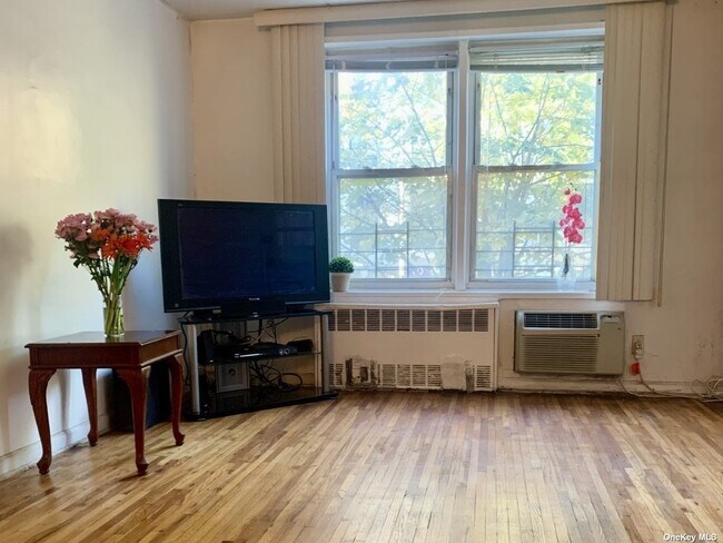 Foto del edificio - 144-30 Sanford Ave