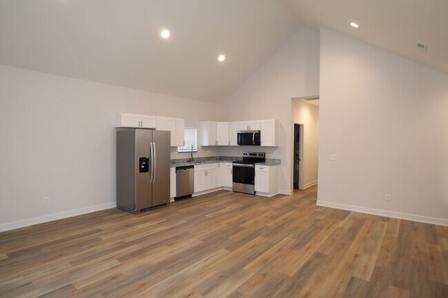 Foto del edificio - 3 Bedroom Upstairs Duplex in Near Eastside!