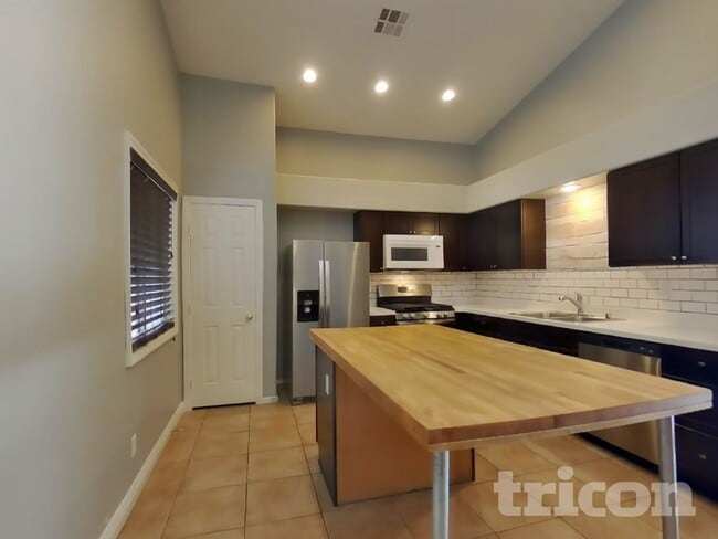 Building Photo - 9320 Mountain Cliffs Ave