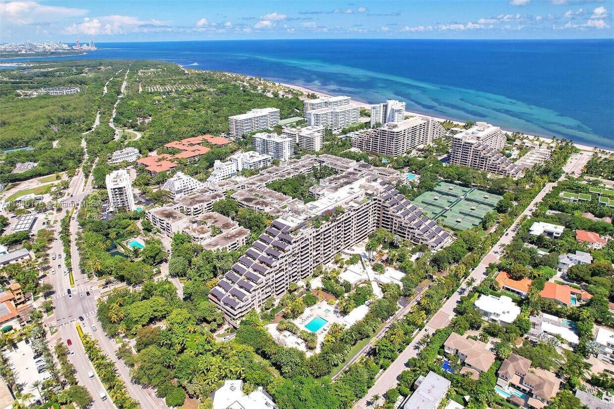 Foto principal - 181 Crandon Blvd