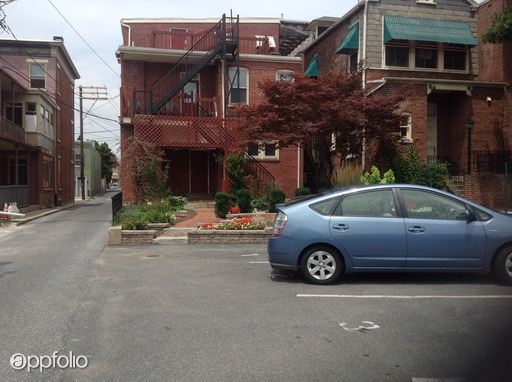 Building Photo - 130 E Chestnut St