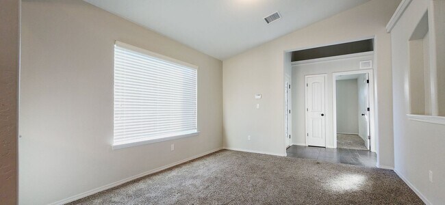 Foto del edificio - Stunning 4 bedroom, 2 bath home in East El Paso!
