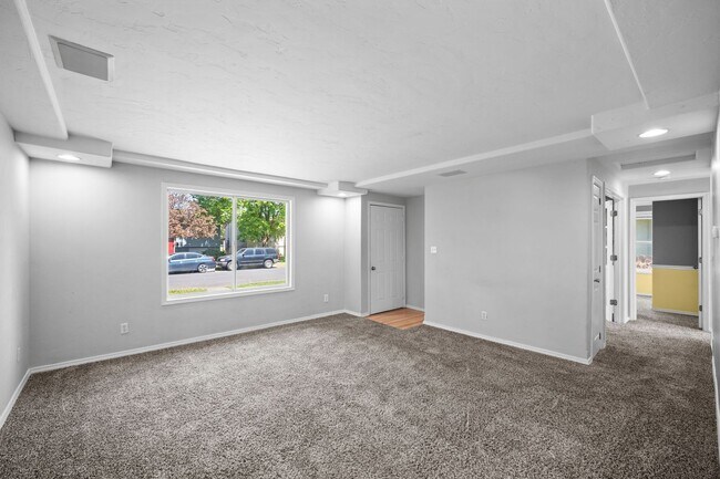 Foto del edificio - 5 Bedroom Northeast Spokane Home! - Availa...