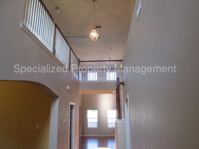 Building Photo - 9049 Weller Ln