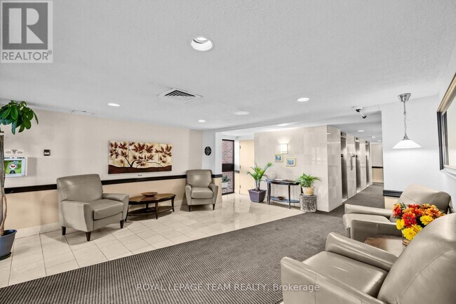 Photo du bâtiment - 1505 Baseline Rd