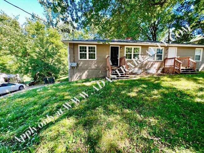 Foto del edificio - Cozy 2 Bed 1 Bath Duplex in Independence-Available NOW!!