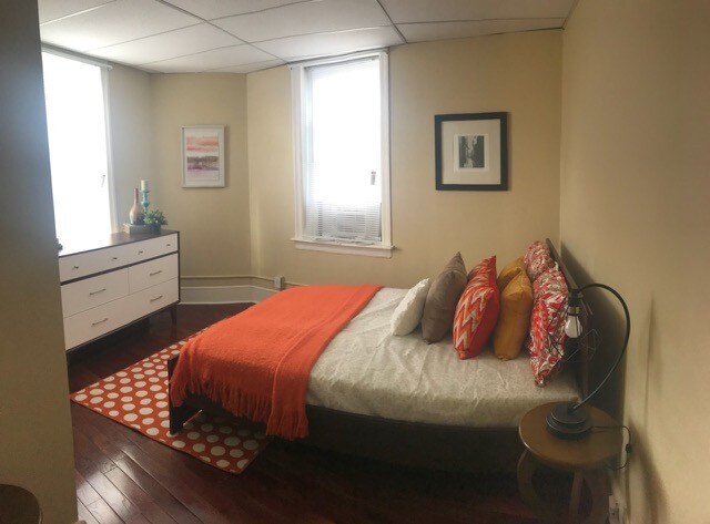 Foto principal - 4435 Baltimore Ave
