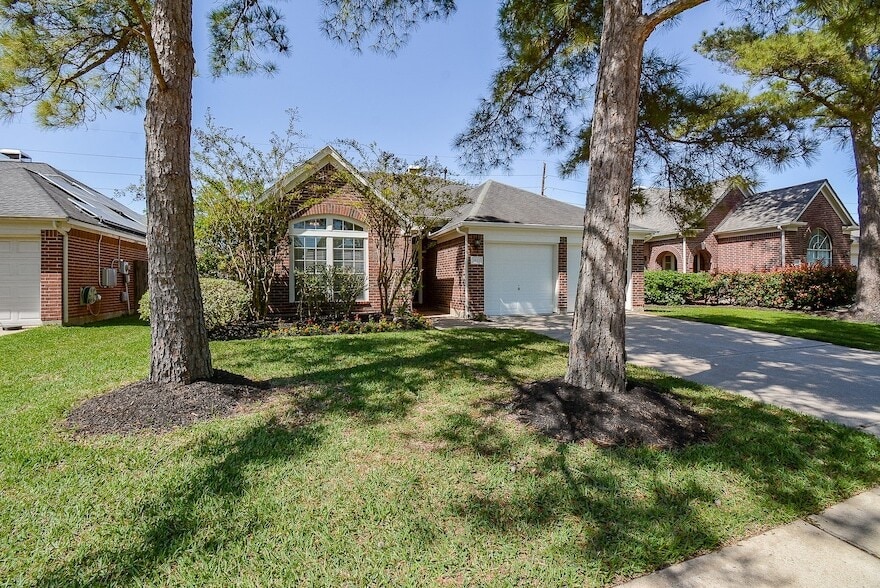 Photo - 3815 Summerfield Drive Unit
