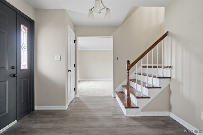 Foto del edificio - 8221 Clarence Ln N