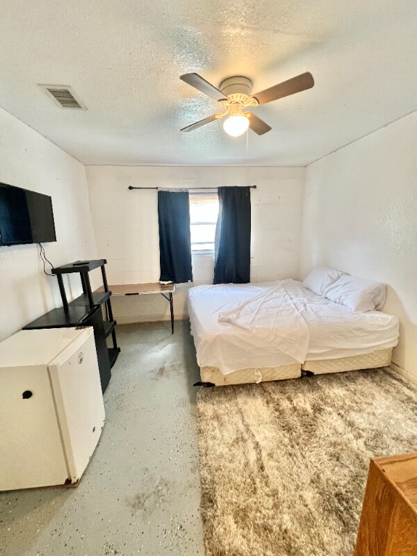 Foto principal - 12116 Lamont Dr