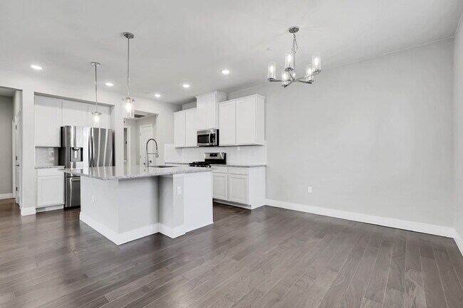 Foto del edificio - $2,775 - 3 Bed, 3 Bath Condo in Aurora wit...