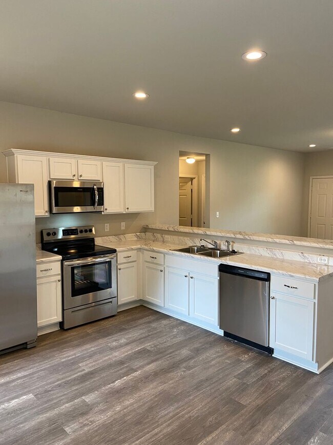 Building Photo - *Pre-leasing*  Three Bedroom | Two Bath Ho...