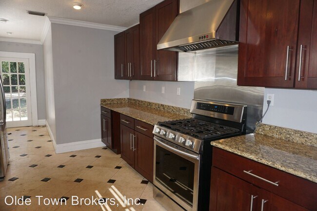 Building Photo - 3 br, 2 bath House - 819 E. Amelia Street