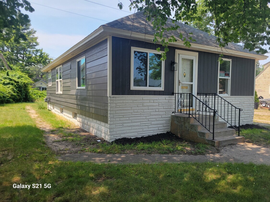 Primary Photo - 2241 Baker St
