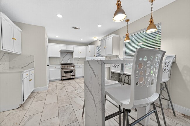 Building Photo - 6654 Stonefort Ct