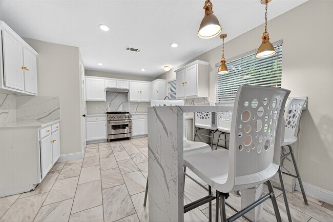 Foto del edificio - 6654 Stonefort Ct