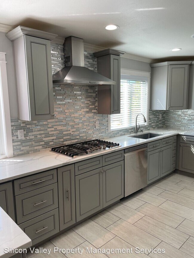 Building Photo - 5 br, 3 bath House - 955 Marlinton Ct