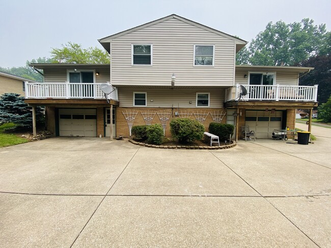 Building Photo - 1827 Thackeray Ave NW