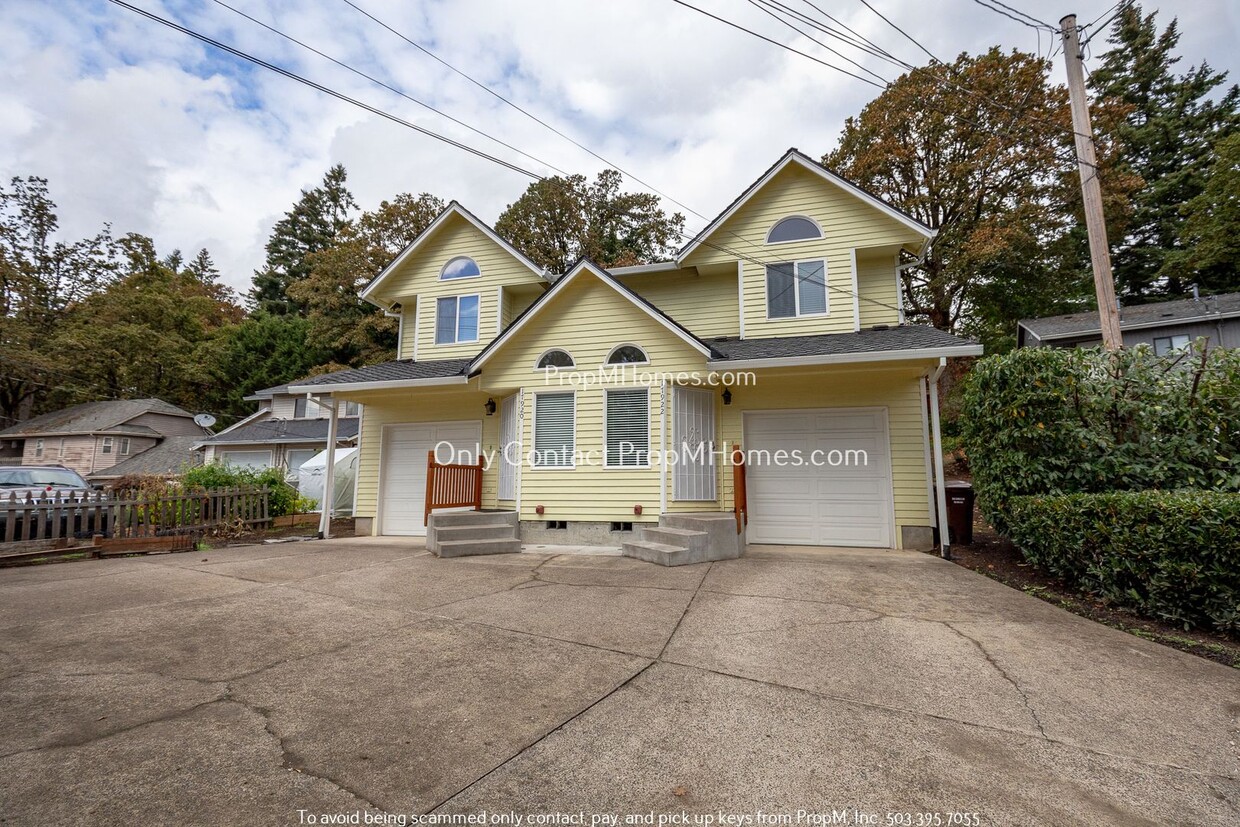 Primary Photo - Open-Concept Living with Easy Portland Com...