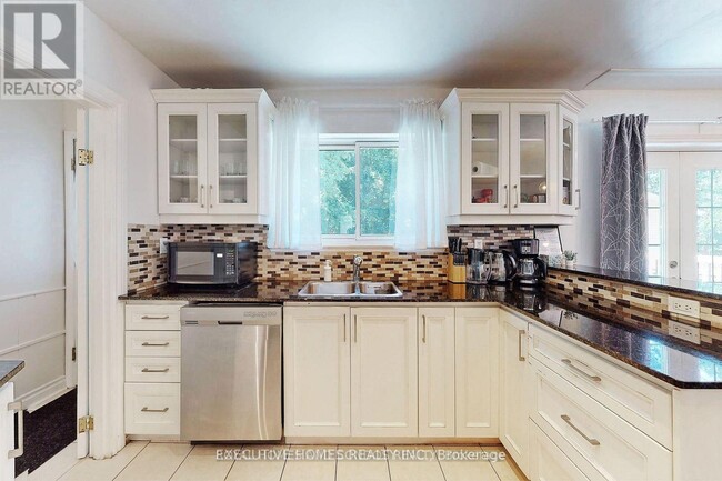 Building Photo - 2221 Ghent Ave