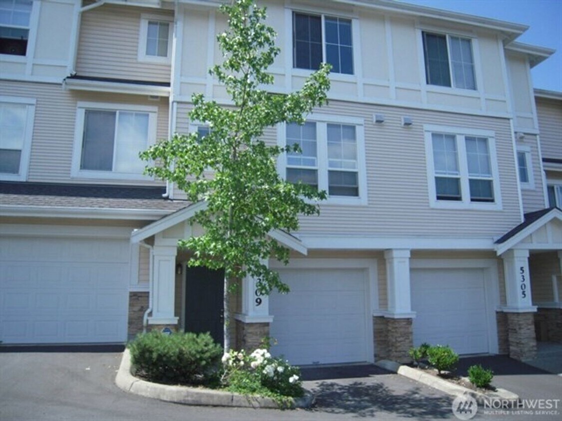 2Bd/2.5Ba Bellevue Townhouse - 2Bd/2.5Ba Belleview Townhouse