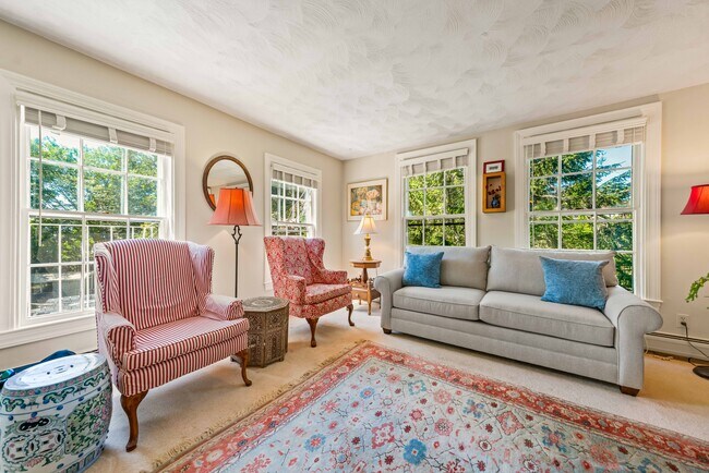 Foto del edificio - 141 Narragansett Ave