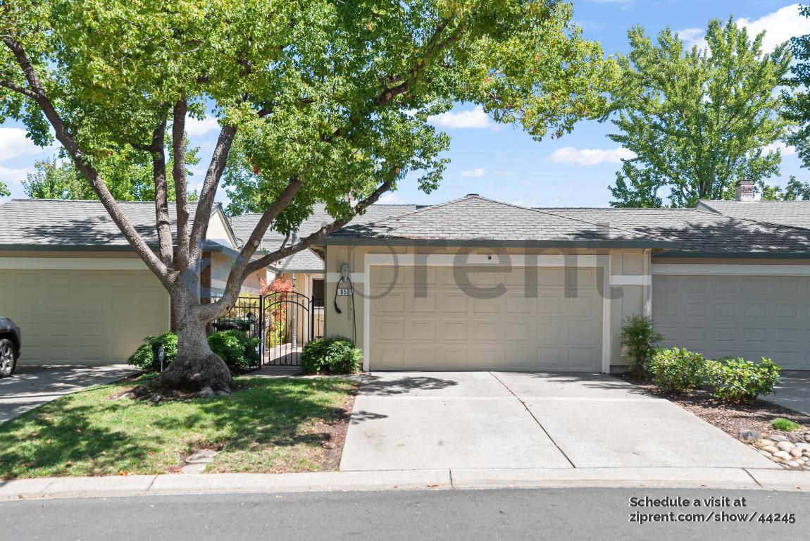Foto principal - 652 St Ives Ct