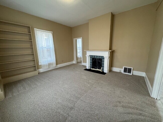 Building Photo - 3 Bedroom 2 Bath Where Timeless History Meets Modern Living!