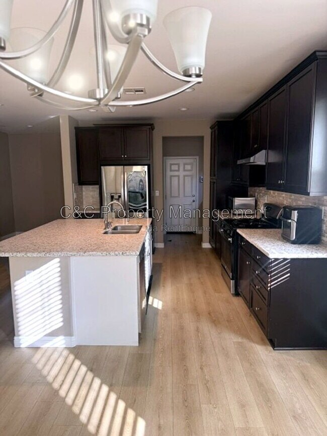 Foto del edificio - 28405 Wild Rose Ln
