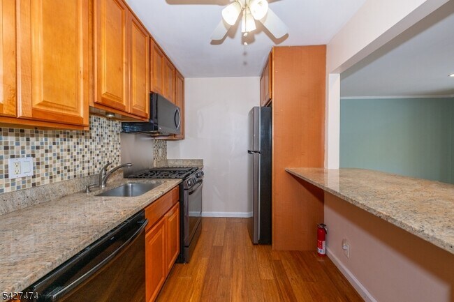 Foto del edificio - 50 W Lindsley Rd