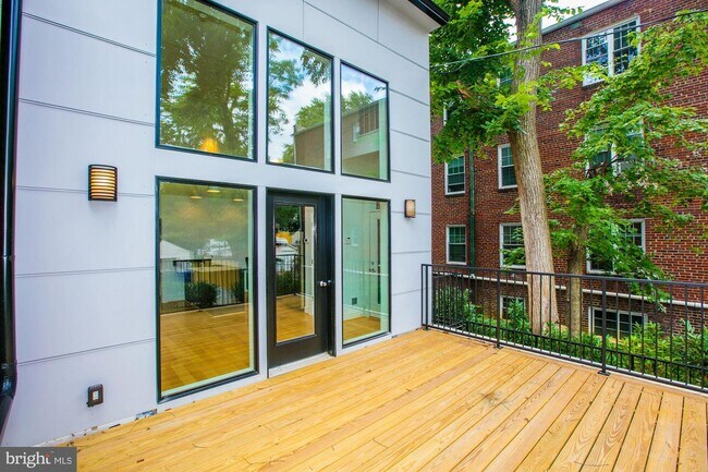 Building Photo - 215 Upshur St NW