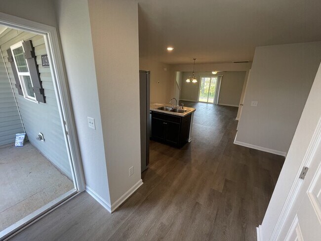 Building Photo - 1091 Wiggins Village Dr