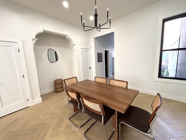 Comedor - 592 Bramhall Avenue