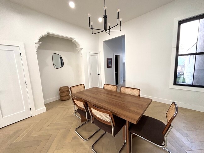 Dining Area - 592 Bramhall Avenue