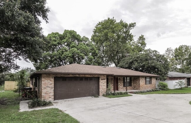 Building Photo - 34137 Radio Rd