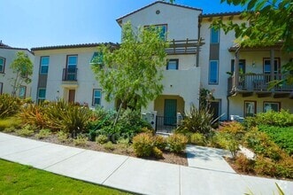 Building Photo - 370 Serra St