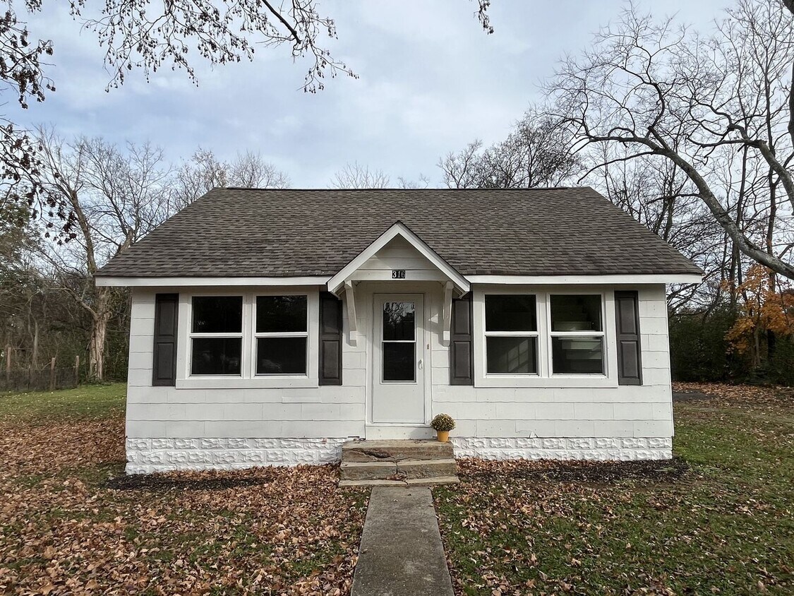 Foto principal - Great 2 Bed 1 Bath Home near MTSU!