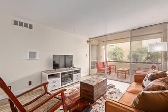 Building Photo - 7625 Camelback Rd