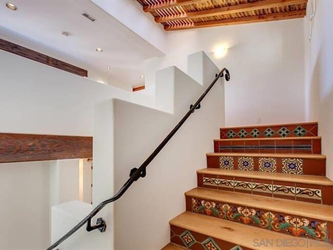 Foto del edificio - 631 Loring St