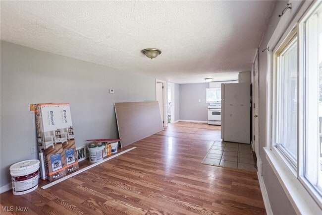 Building Photo - 6180 Hillford Ave NE