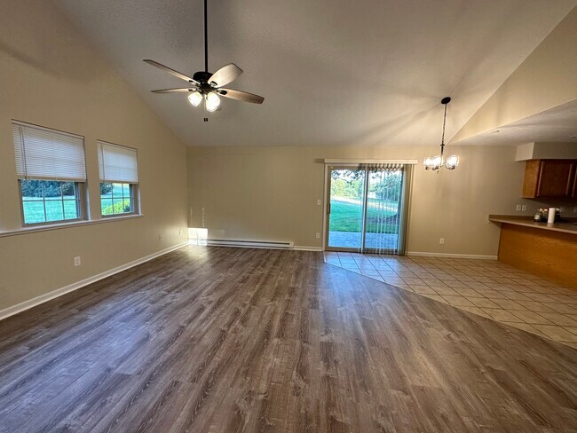 Foto del edificio - 8940 Emily Ct