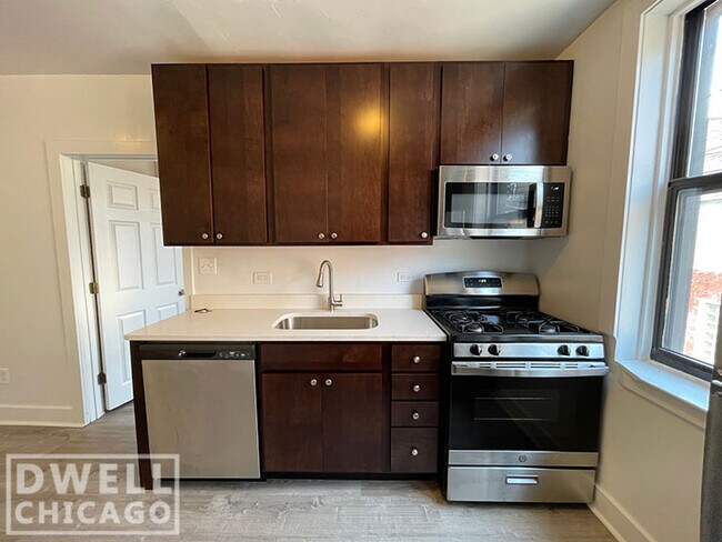 Foto del edificio - 2342 N Spaulding Ave