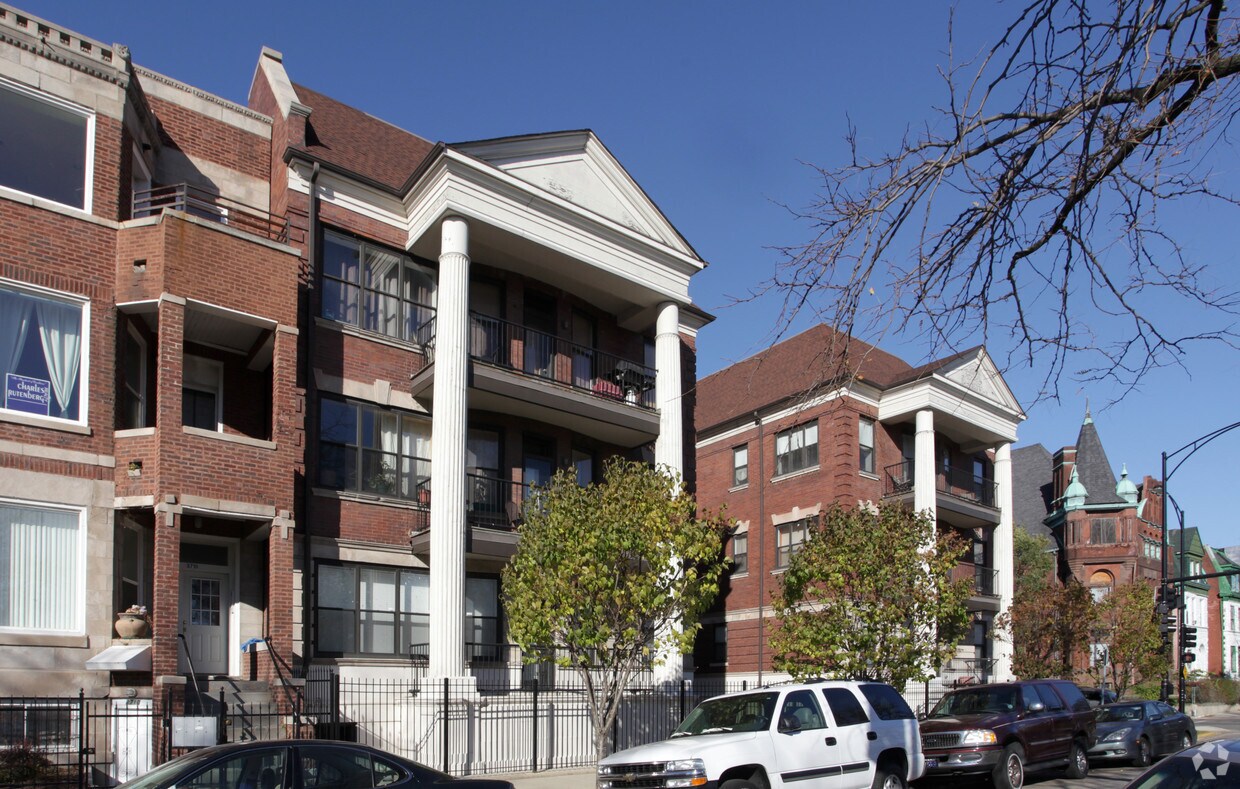 37003708 S Dr Martin L King Jr Dr, Chicago, IL 60653 Apartments in