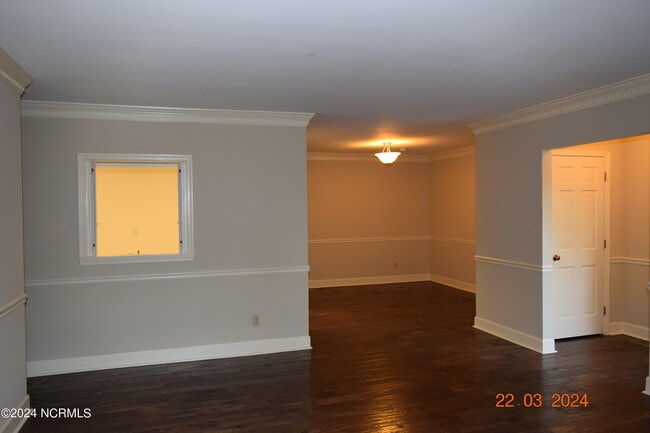 Building Photo - 120 Racquet Ln