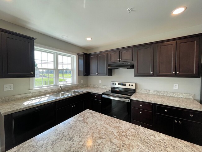 Building Photo - Gorgeous New Townhome for Rent in Lancaste...