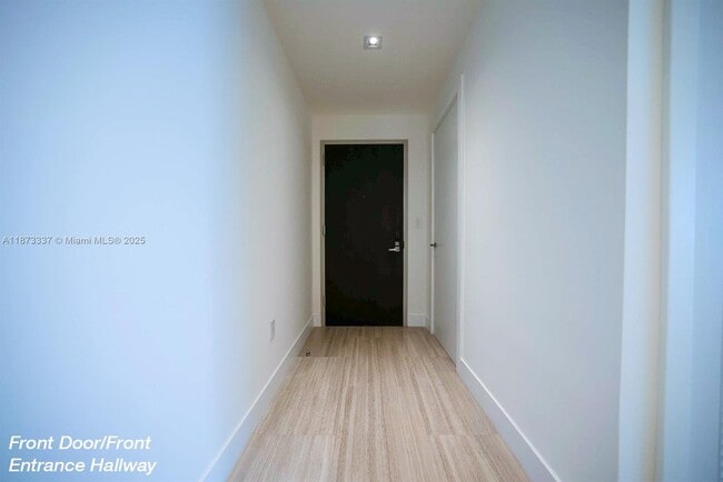 Building Photo - 1451 Brickell Ave