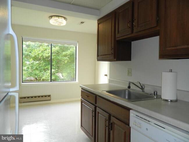 Foto del edificio - 15320 Pine Orchard Dr