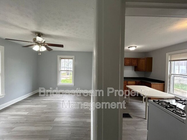 Building Photo - 35 Huffman Ave