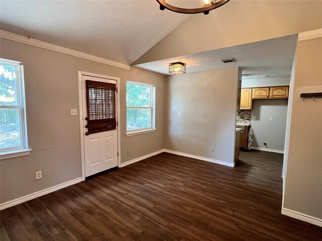 Foto del edificio - 1306 Gamma St