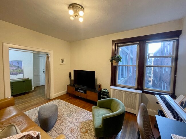 Building Photo - 17 Gray St